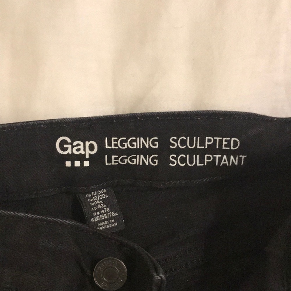 Black GAP Sculpted Leggings